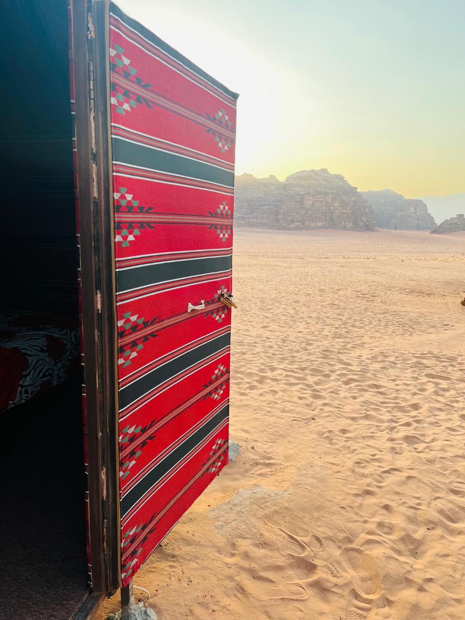 Bedouin Host Camp& With Tour Hotel Wadi Rum Ngoại thất bức ảnh